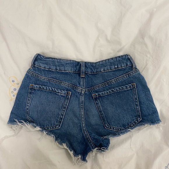 Low Rise denim shorts - Picture 3 of 3